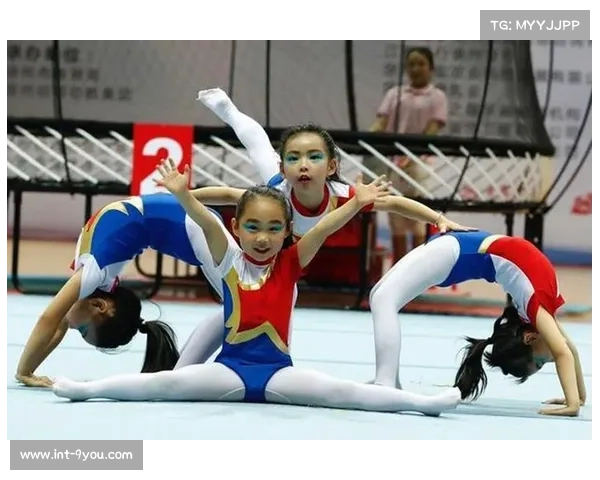 国际体操联合会蹦床青少年世锦赛按年龄组分阶段进行